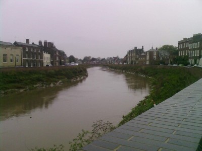 Канал в Ипсвич, с вечно очень мутной водой.