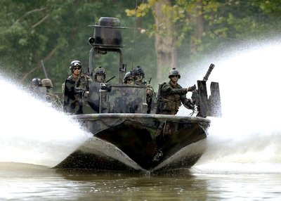 US_Navy_070825-N-9769P-301_Special_Warfare_Combatant-craft_Crewmen_(SWCC)_transit_the_Salt_River_in_northern_Kentucky_during_pre-deployment,_live-fire_training.jpg
